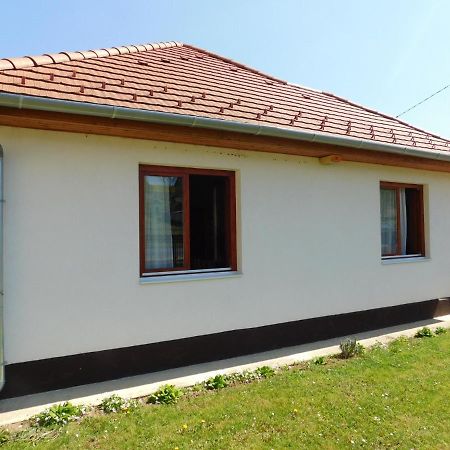 8888 Apartmanhaz Lispeszentadorján Exterior foto